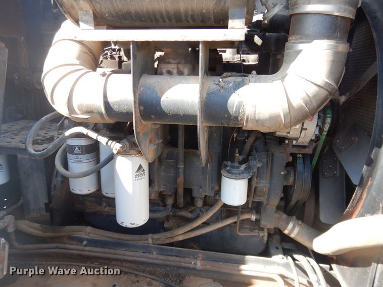 image for item DJ1227 1983 Gleaner N7  combine