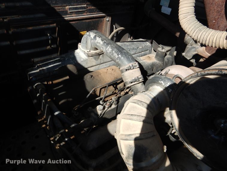 image for item DJ1227 1983 Gleaner N7  combine