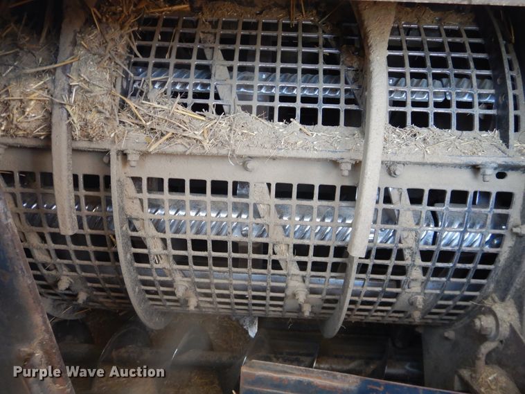 image for item DJ1227 1983 Gleaner N7  combine