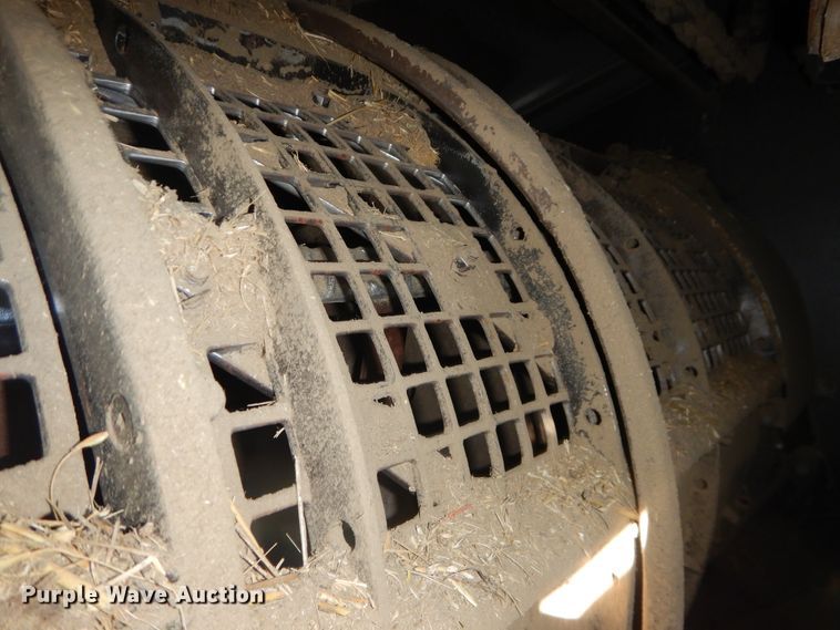 image for item DJ1227 1983 Gleaner N7  combine