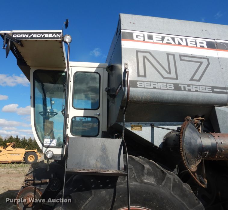 image for item DJ1227 1983 Gleaner N7  combine