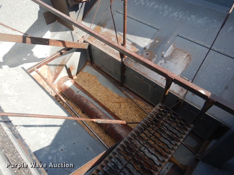 image for item DJ1227 1983 Gleaner N7  combine