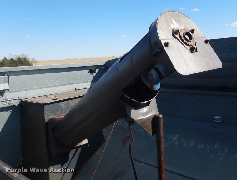 image for item DJ1227 1983 Gleaner N7  combine