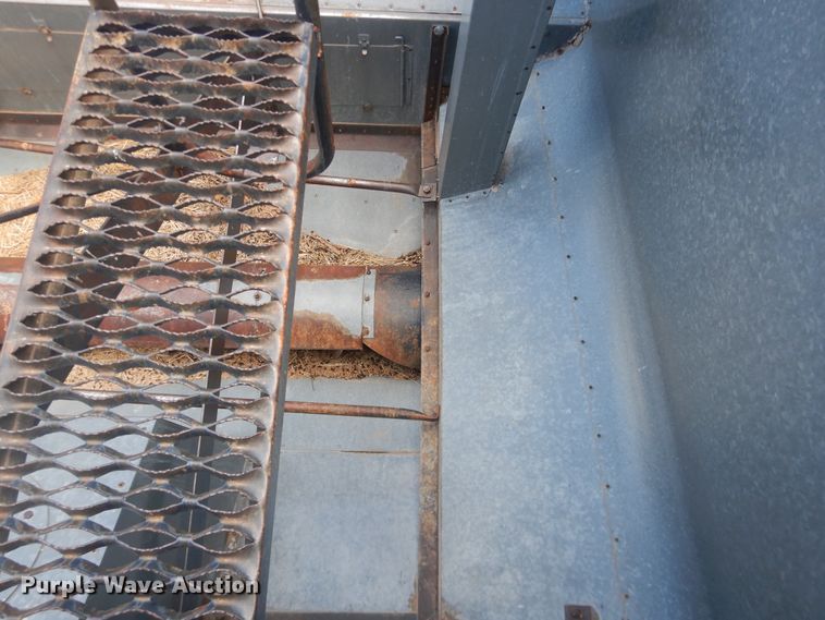 image for item DJ1227 1983 Gleaner N7  combine