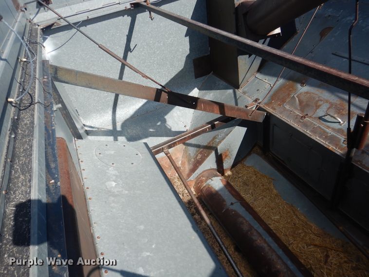 image for item DJ1227 1983 Gleaner N7  combine