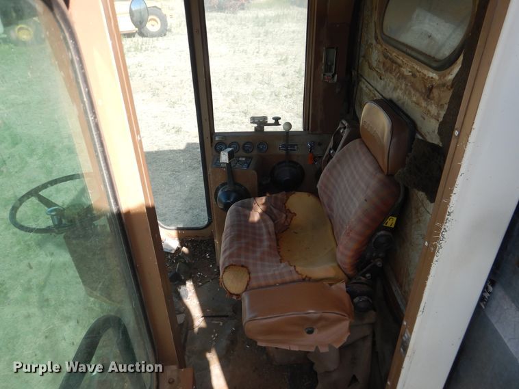 image for item DJ1227 1983 Gleaner N7  combine