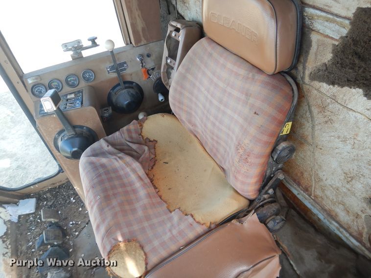 image for item DJ1227 1983 Gleaner N7  combine