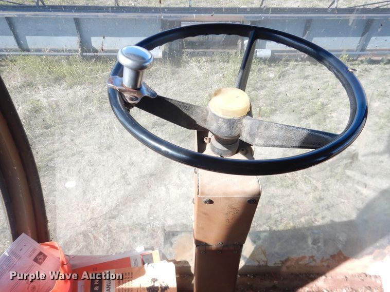 image for item DJ1227 1983 Gleaner N7  combine