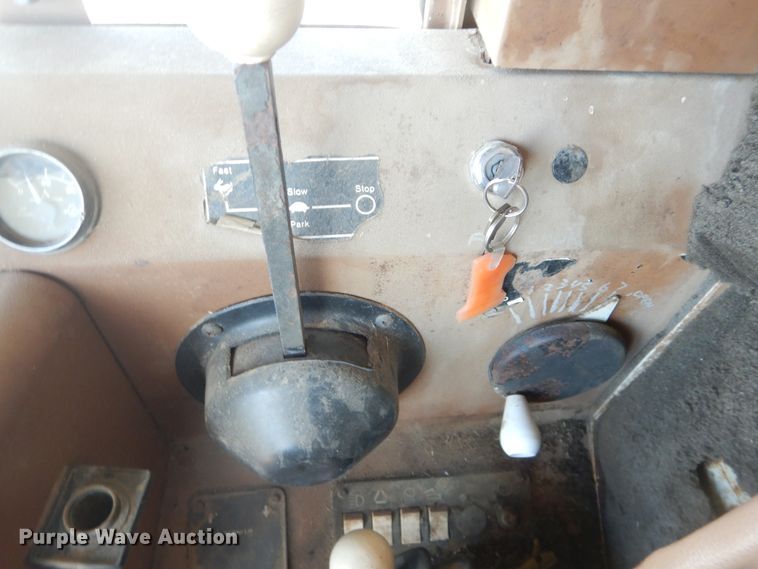 image for item DJ1227 1983 Gleaner N7  combine