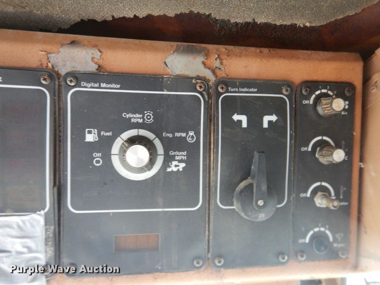 image for item DJ1227 1983 Gleaner N7  combine