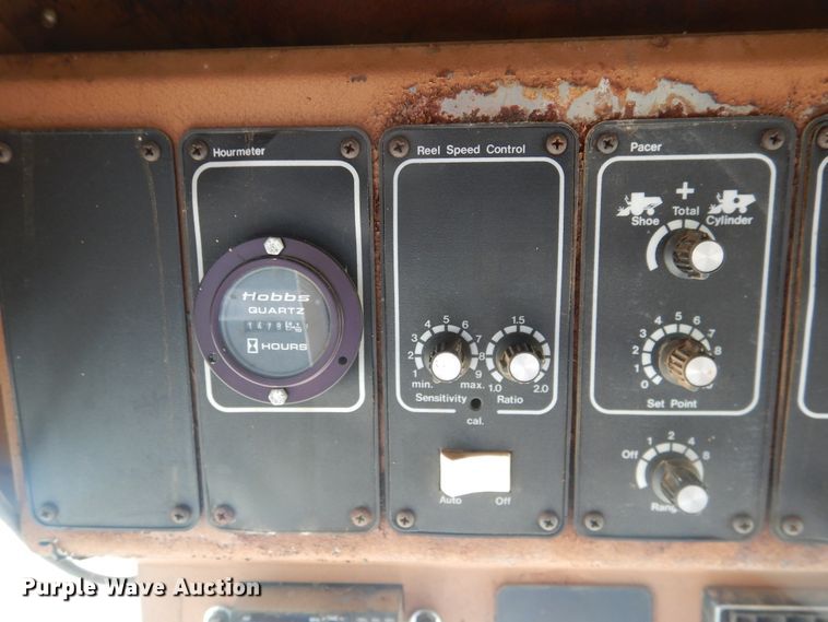 image for item DJ1227 1983 Gleaner N7  combine