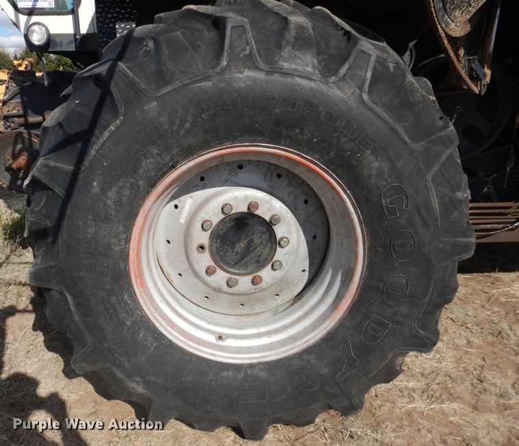 image for item DJ1227 1983 Gleaner N7  combine