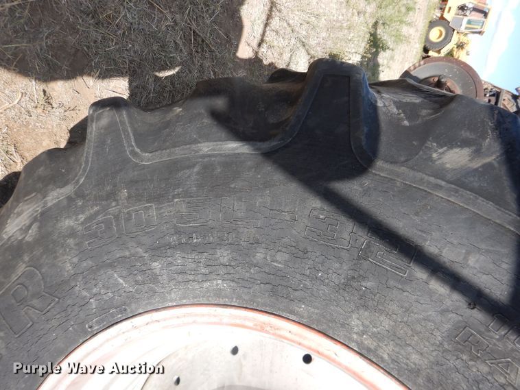 image for item DJ1227 1983 Gleaner N7  combine