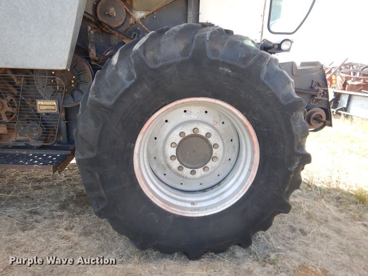 image for item DJ1227 1983 Gleaner N7  combine