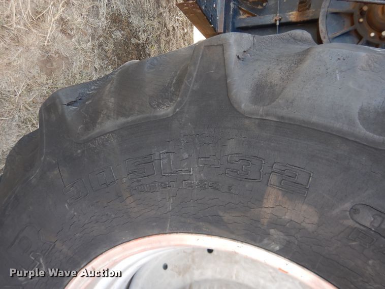 image for item DJ1227 1983 Gleaner N7  combine