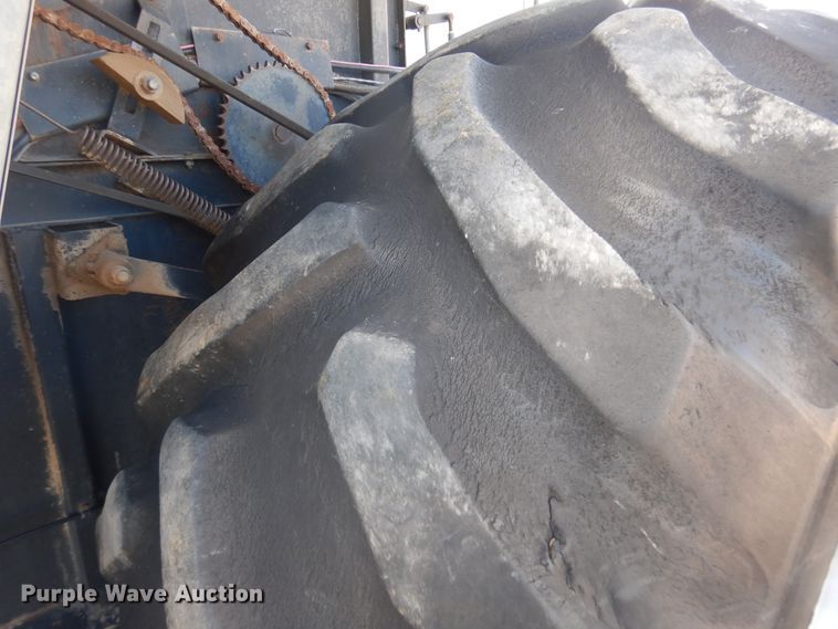 image for item DJ1227 1983 Gleaner N7  combine