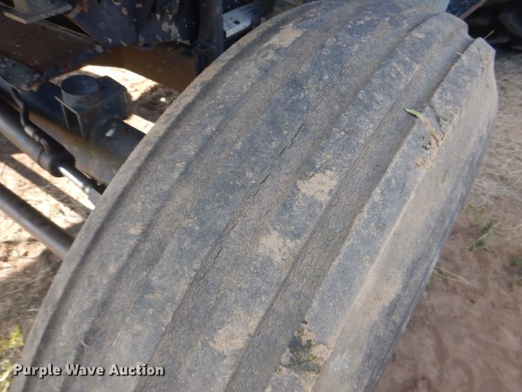 image for item DJ1227 1983 Gleaner N7  combine