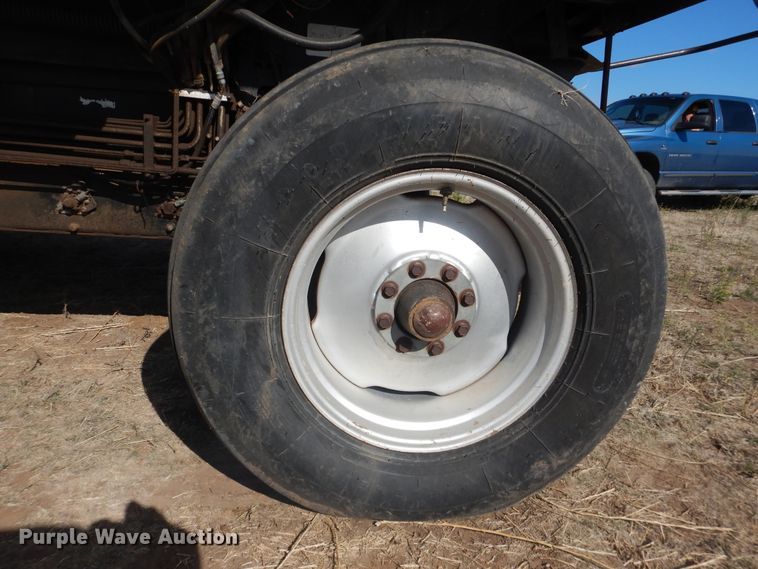 image for item DJ1227 1983 Gleaner N7  combine