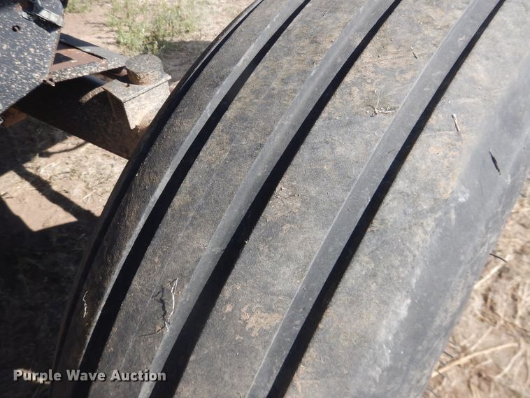 image for item DJ1227 1983 Gleaner N7  combine