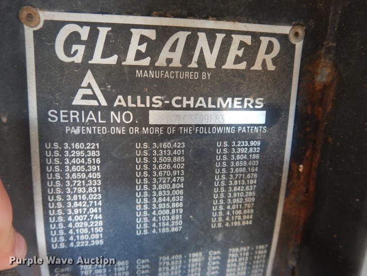 image for item DJ1227 1983 Gleaner N7  combine