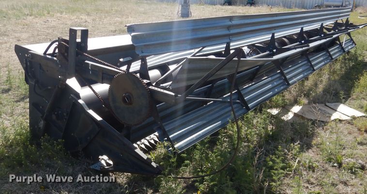 image for item DJ1227 1983 Gleaner N7  combine