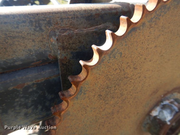 image for item DJ1227 1983 Gleaner N7  combine