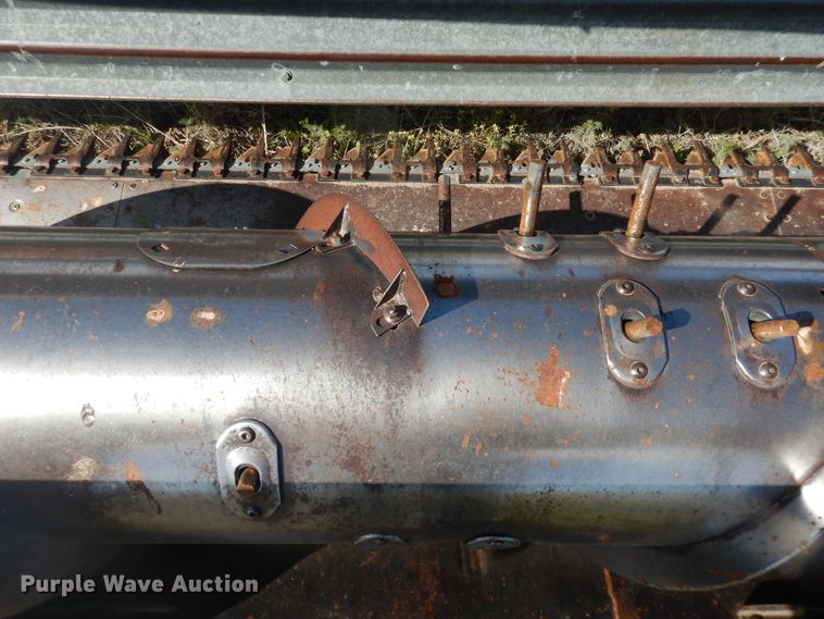 image for item DJ1227 1983 Gleaner N7  combine