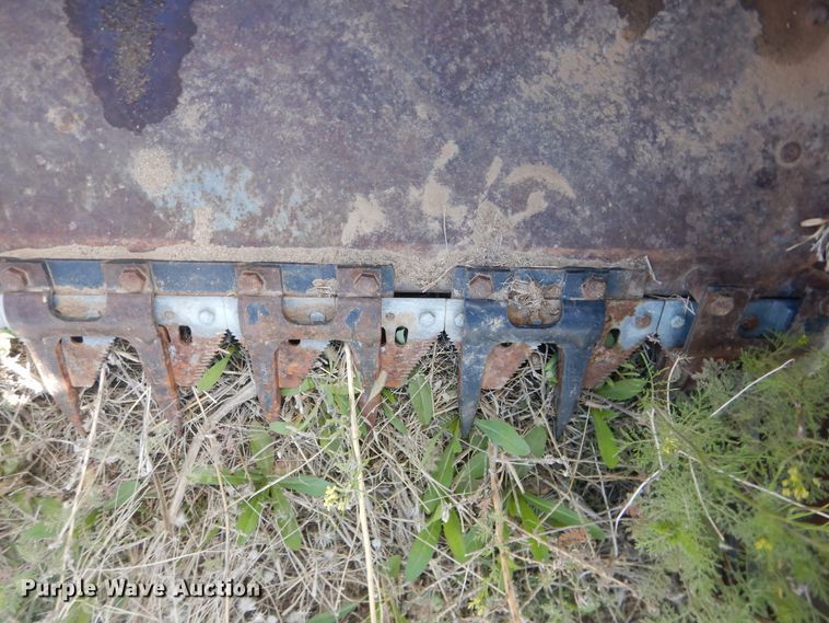 image for item DJ1227 1983 Gleaner N7  combine