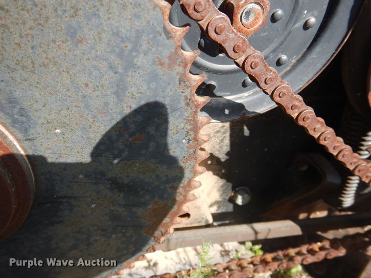 image for item DJ1227 1983 Gleaner N7  combine