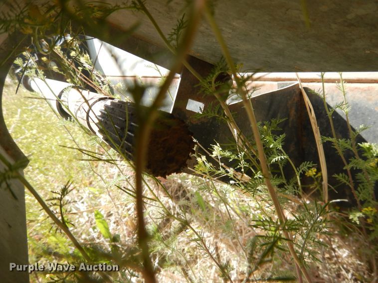 image for item DJ1227 1983 Gleaner N7  combine