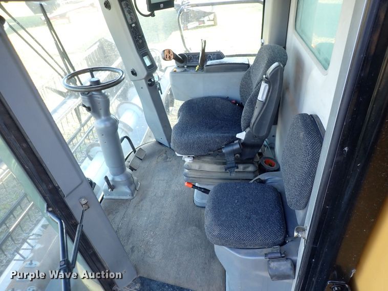 image for item DJ5511 2004 Challenger 670  combine