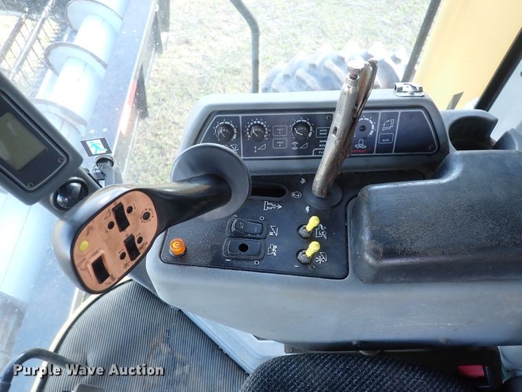 image for item DJ5511 2004 Challenger 670  combine