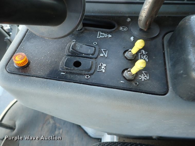 image for item DJ5511 2004 Challenger 670  combine