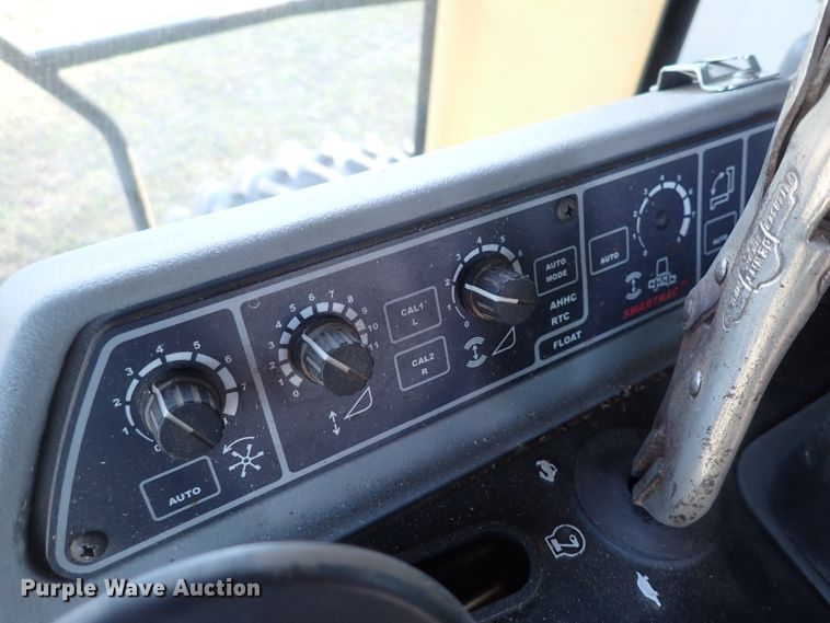 image for item DJ5511 2004 Challenger 670  combine