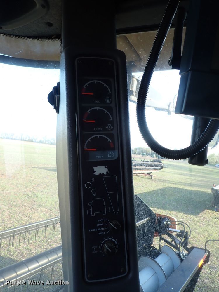 image for item DJ5511 2004 Challenger 670  combine