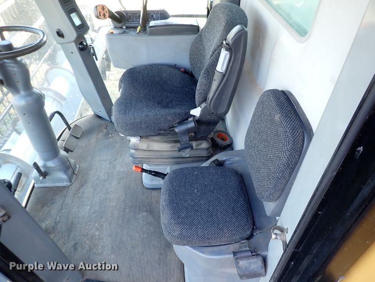 image for item DJ5511 2004 Challenger 670  combine