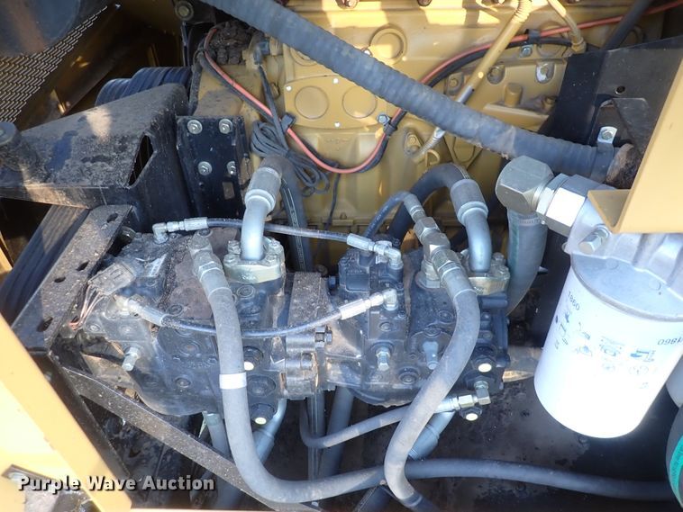 image for item DJ5511 2004 Challenger 670  combine