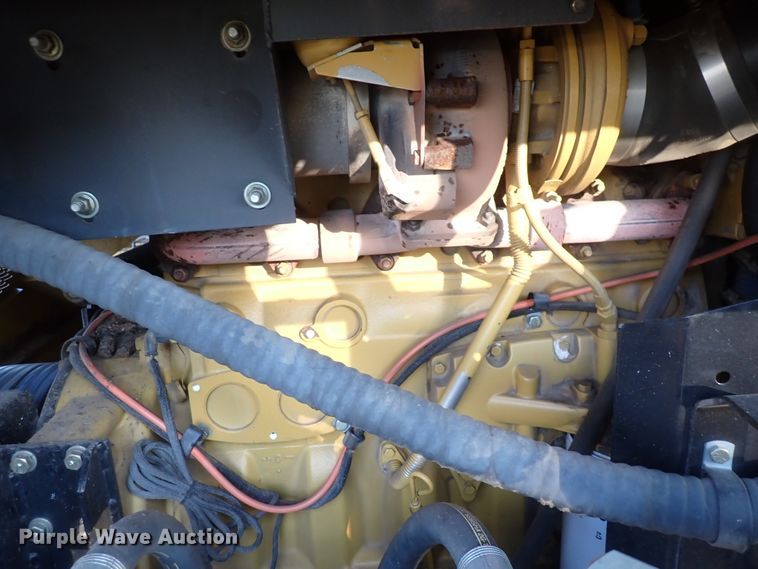 image for item DJ5511 2004 Challenger 670  combine