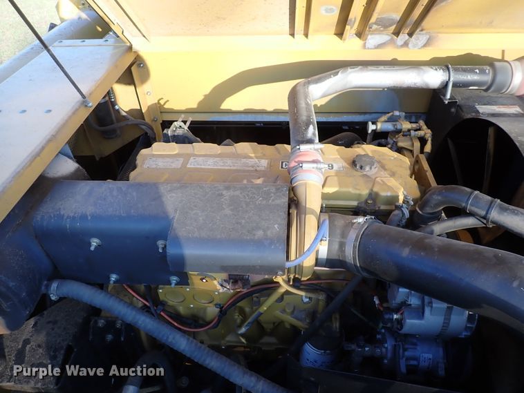 image for item DJ5511 2004 Challenger 670  combine