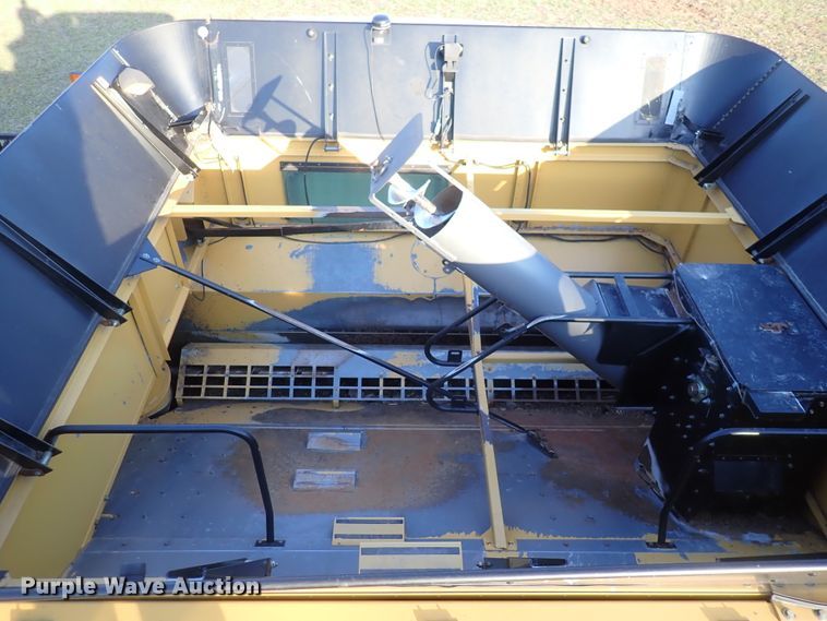 image for item DJ5511 2004 Challenger 670  combine