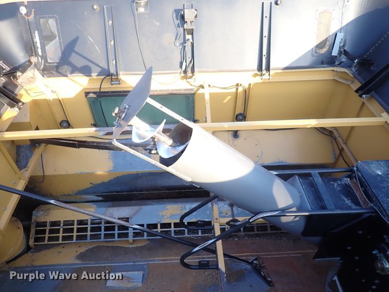 image for item DJ5511 2004 Challenger 670  combine