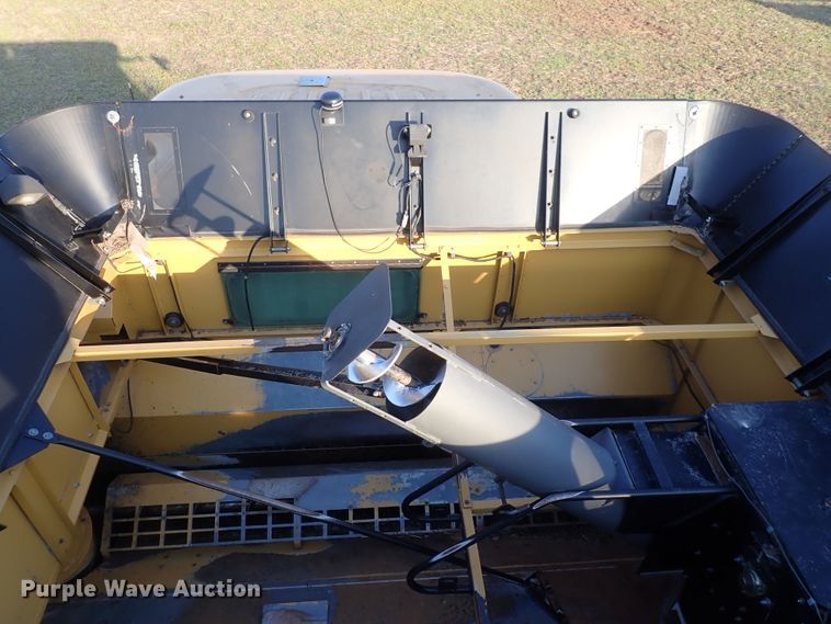 image for item DJ5511 2004 Challenger 670  combine