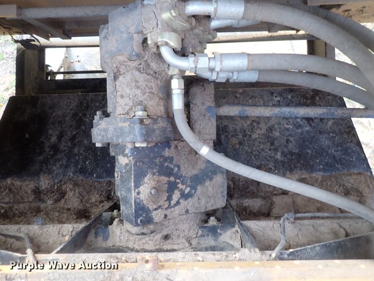 image for item DJ5511 2004 Challenger 670  combine