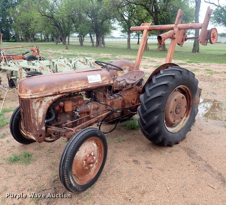 image for item DJ5715 Ford  tractor
