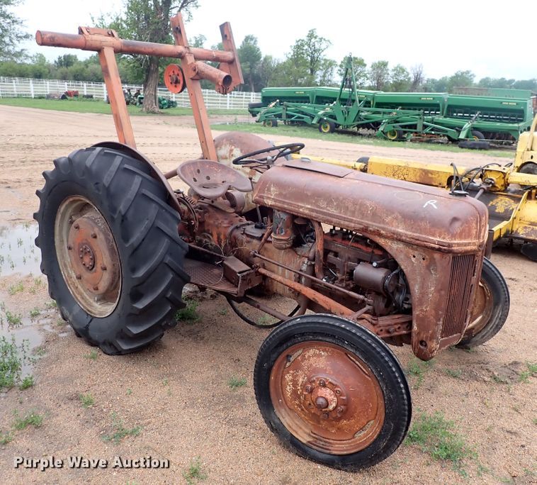 image for item DJ5715 Ford  tractor