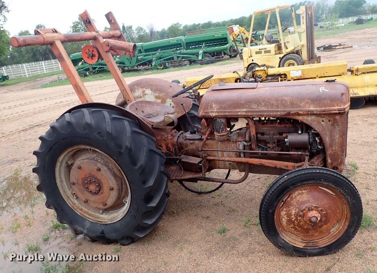 image for item DJ5715 Ford  tractor