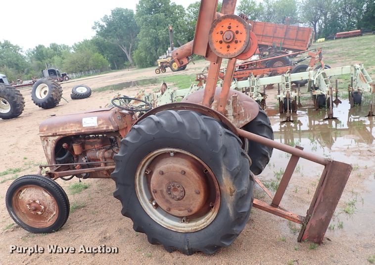 image for item DJ5715 Ford  tractor