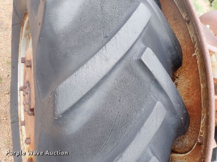 image for item DJ5715 Ford  tractor