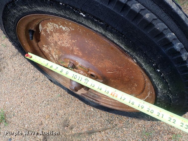 image for item DJ5715 Ford  tractor