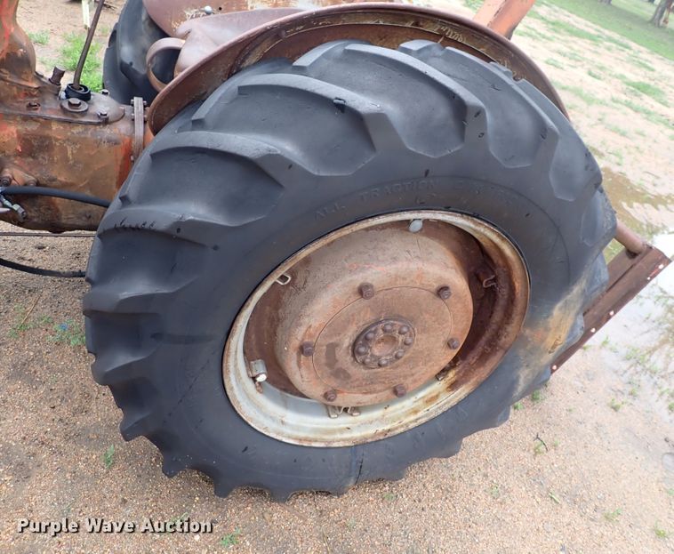 image for item DJ5715 Ford  tractor